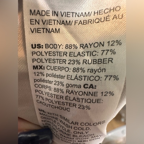 Chico’s khaki cargo flat front pull on pants - Picture 5 of 5